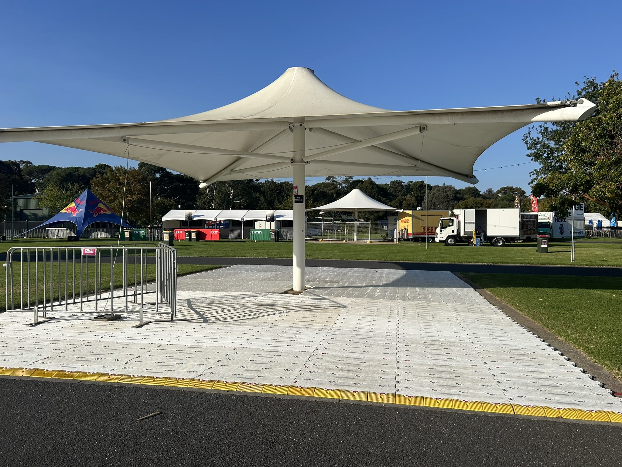 Flexible sports infrastructure for evolving event layouts